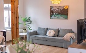 Przestronny apartament nr 7 z widokiem na góry Sowie